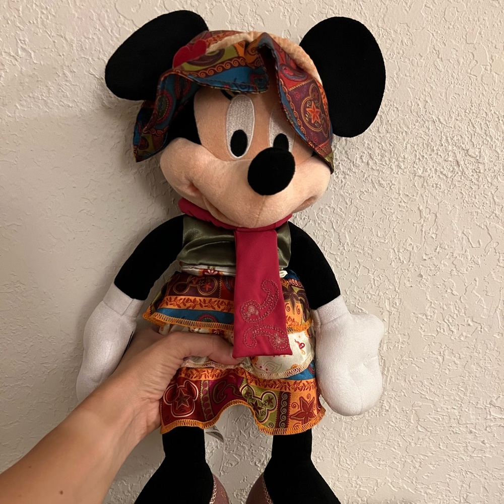Minnie Mouse Plush Toy - Picture 3 of 4